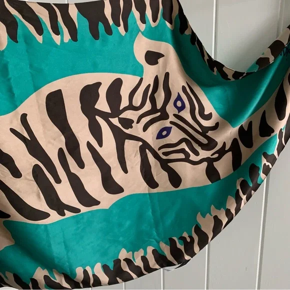 Gorgeous Vintage Diane Von Furstenberg Tiger Pattern Silk Scarf - Picture 9 of 9